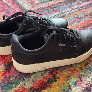 Puma Carina Womens Size 9